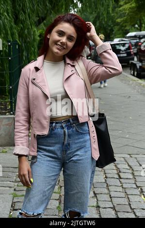 Lidia Santangelo aka Chiara am Set bei Dreharbeiten zur Reality-Daily-Soap `Berlin - Tag und Nacht`am Paul-Lincke-Ufer. Berlin, 29.08.2022 Stockfoto